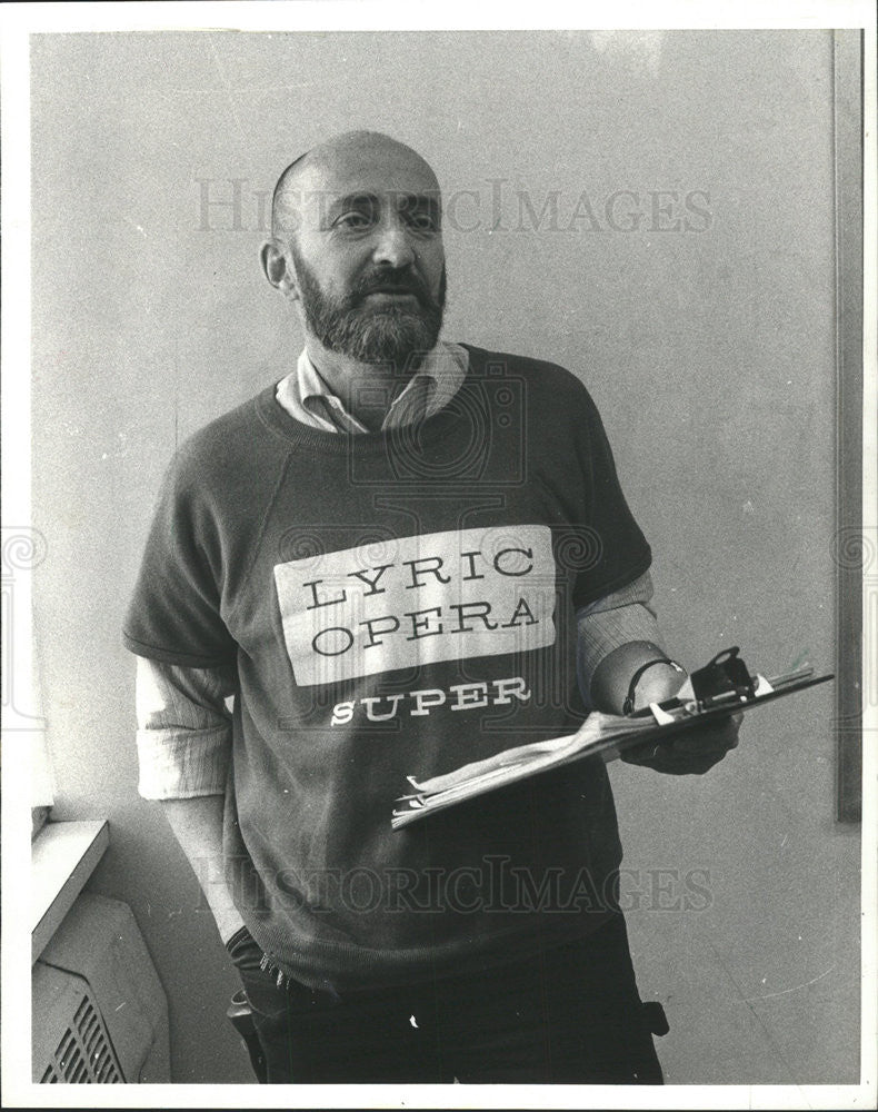 1977 Press Photo Opera Supervisor Ken Recu - Historic Images