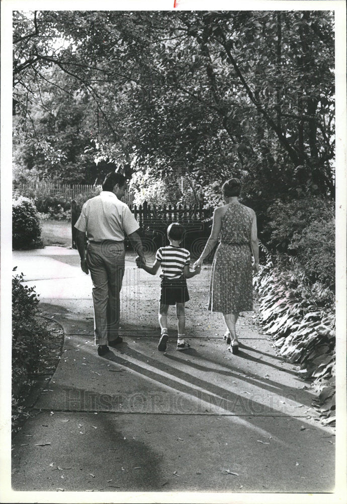 1981 Press Photo Brian Reed with dad and brother,he has Cerebral Palsy - Historic Images