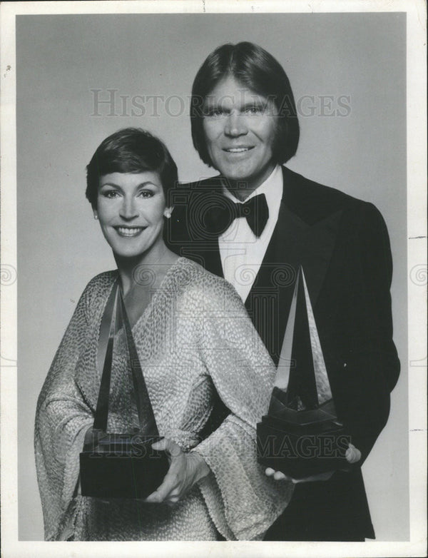 1978 Press Photo Helen Reddy Glen Campbell American Music Awards ...