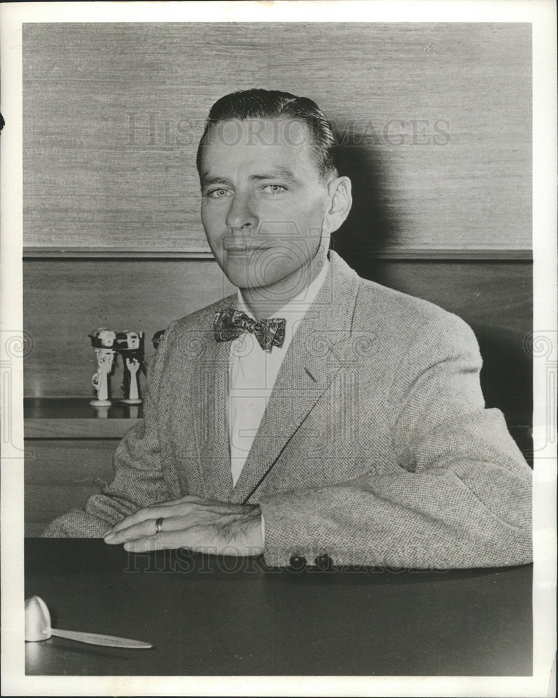 1959 Press Photo Joseph L Rayniak Exec V P Outboard Marine Corporation - Historic Images