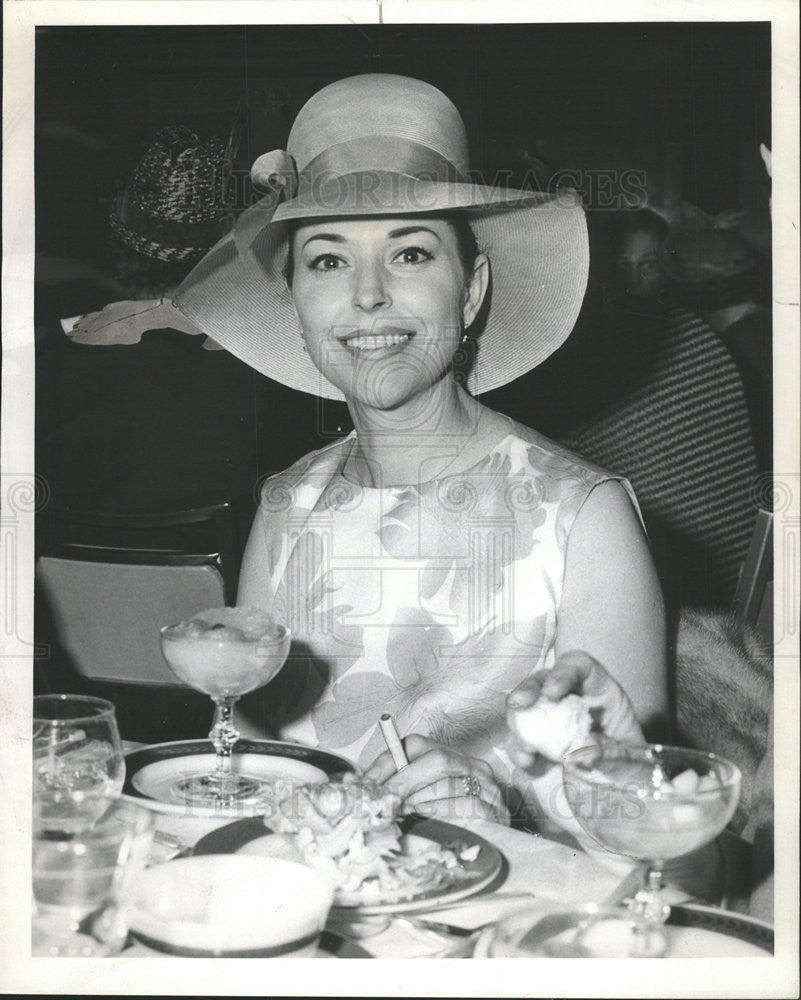 1964 Press Photo Mrs Alvin Rayway At Circus Daze Fashion Show - Historic Images