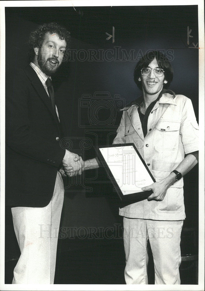 1977 Press Photo Dir Michael Maggio Wins 4th Annual Joseph Jefferson Comm - Historic Images