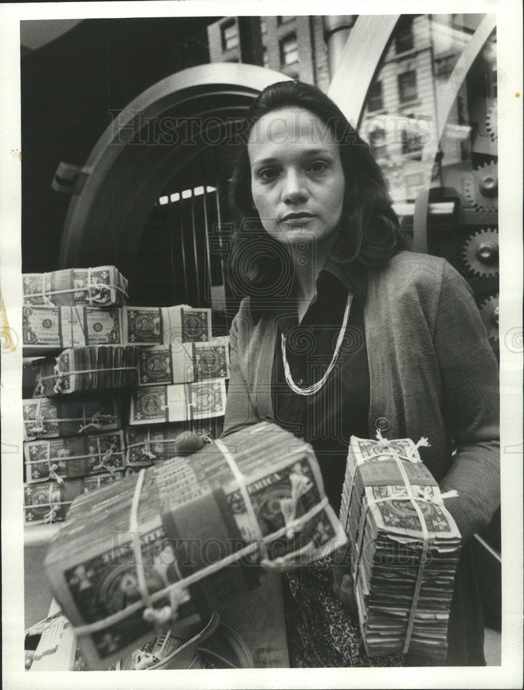1974 Press Photo Ann Medina, Co-Producer ABC News Close-up On Inflation - Historic Images