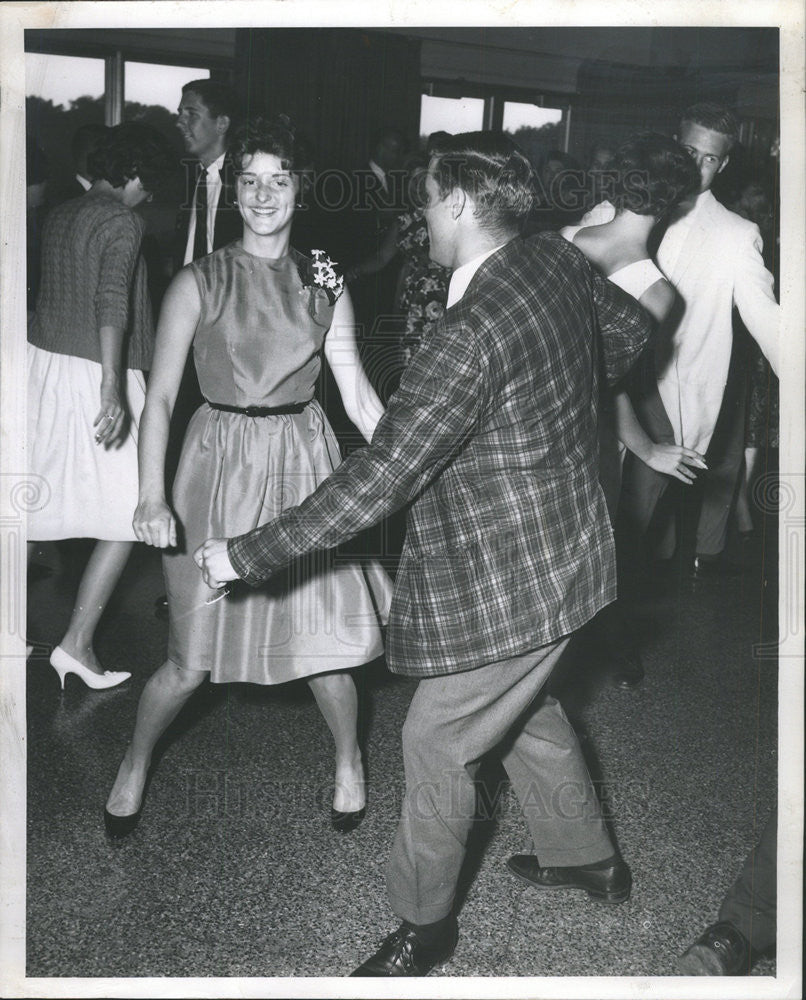 1961 Press Photo Lynn Mason Lee Bateman Twist Dance - Historic Images