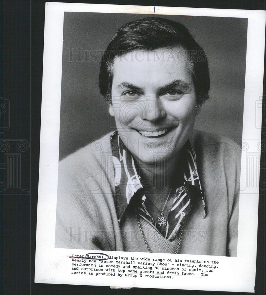 1976 Press Photo Peter Marshall In The Peter Marshall Variety Show - Historic Images