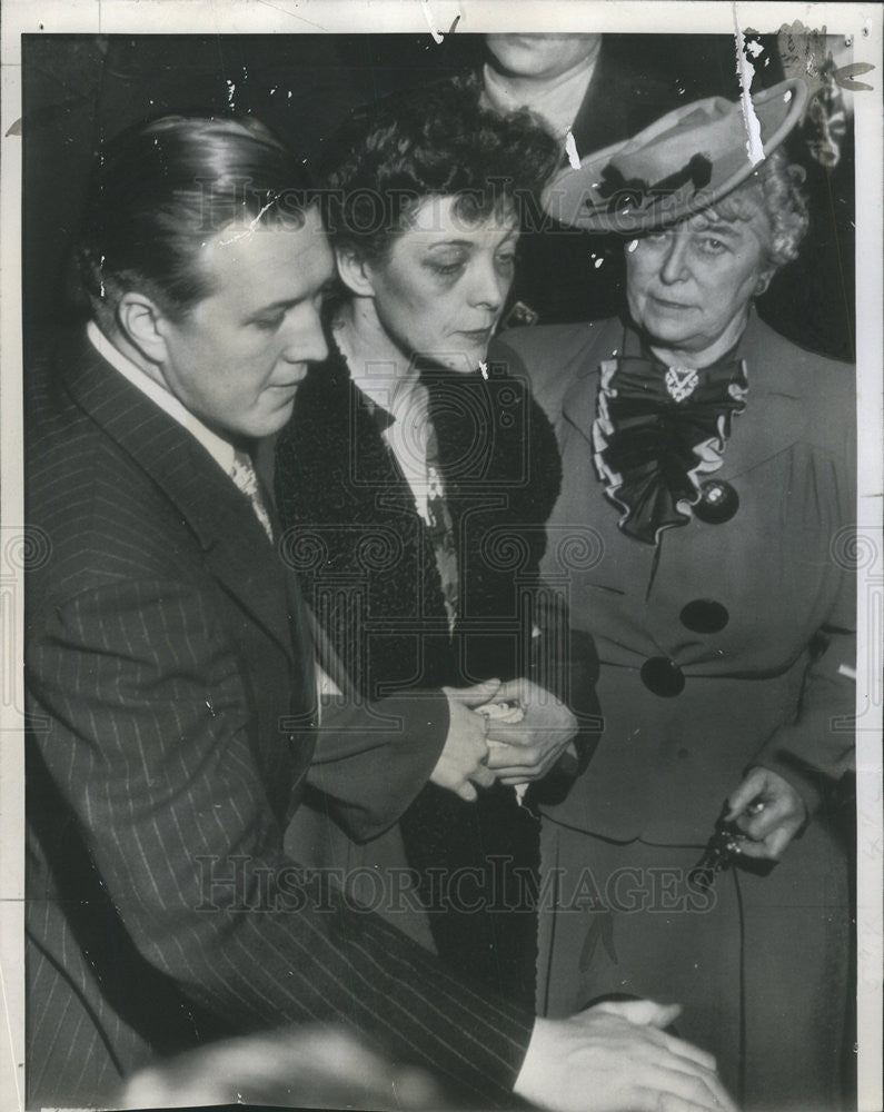 1946 Press Photo MRS. IRENE MANSFELDT JAMES MACINNIS ATTORNEY - Historic Images