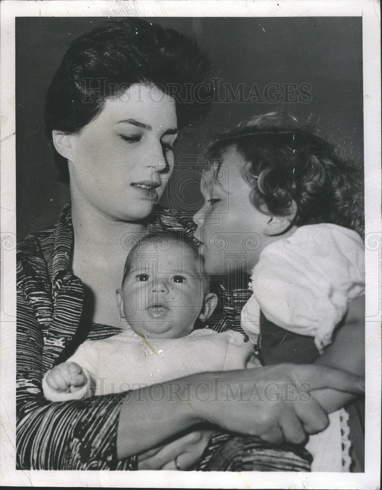 1952 Press Photo Silviana Mangano  Italian Film Star Kids Veronica Raffaella - Historic Images