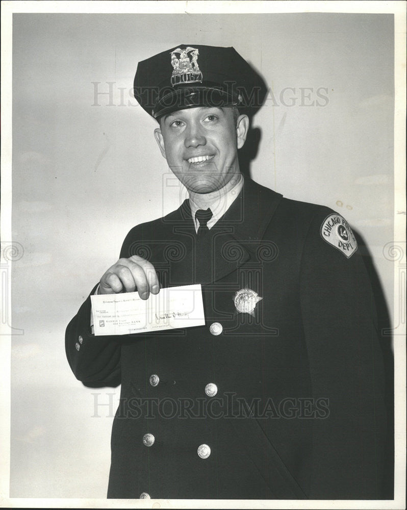 1963 Press Photo Policeman Robert E Loveless Traffic Award - Historic Images