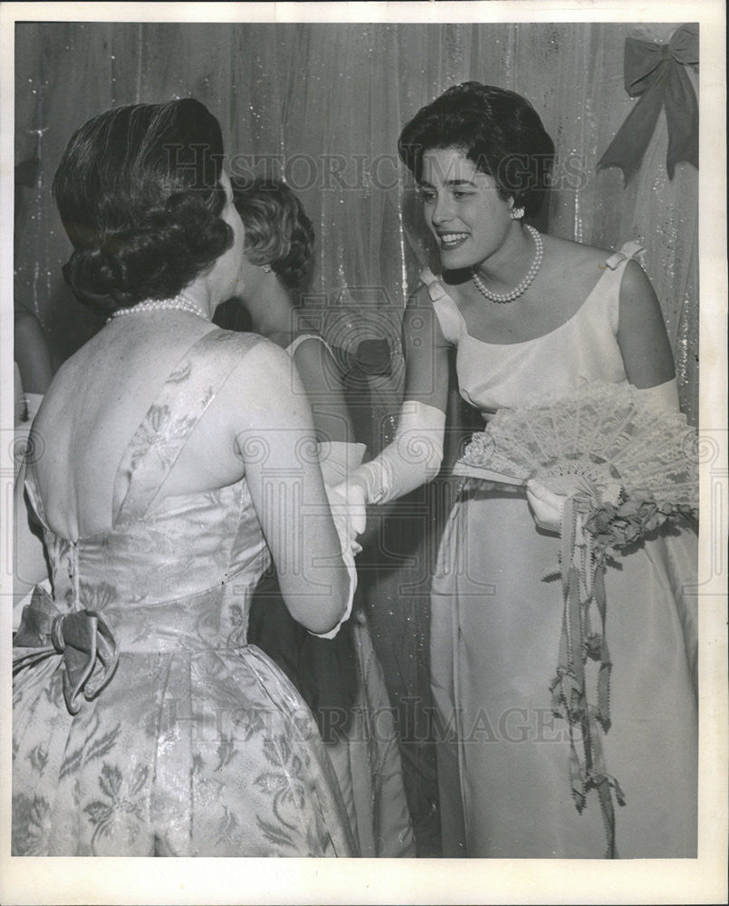 1962 Press Photo Mrs. Mark Willing And April Donald At A Cotillion - Historic Images