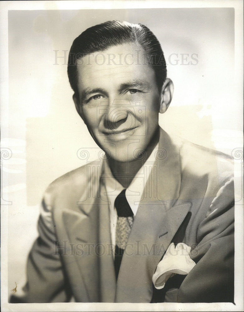 1946 Press Photo Genial Stu Wilson, Emcee, Commercial Pilot And Reporter - Historic Images