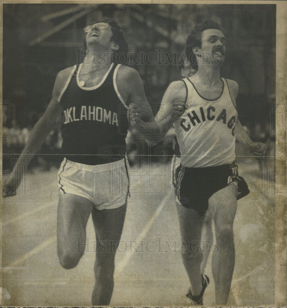 1977 Press Photo Randy Wilson American athlete Beaten Chicago Rick Wohlhuter - Historic Images