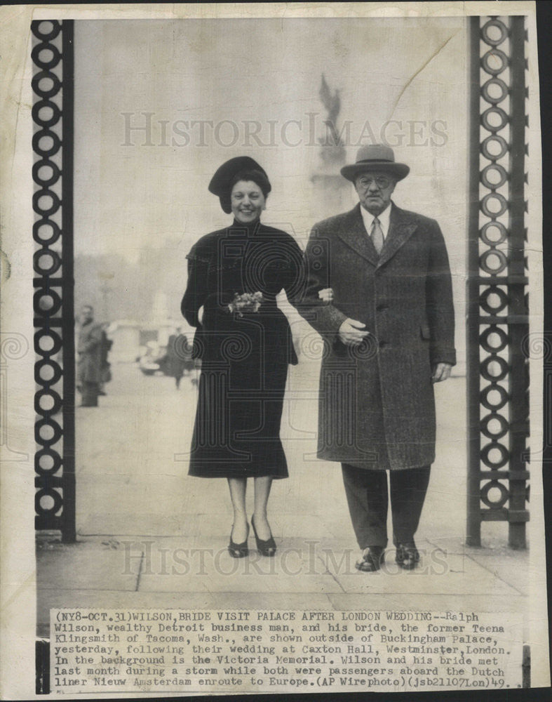 1949 Press Photo Ralph Wilson Detroit Businessman &amp; Wife Buckingham Palace - Historic Images