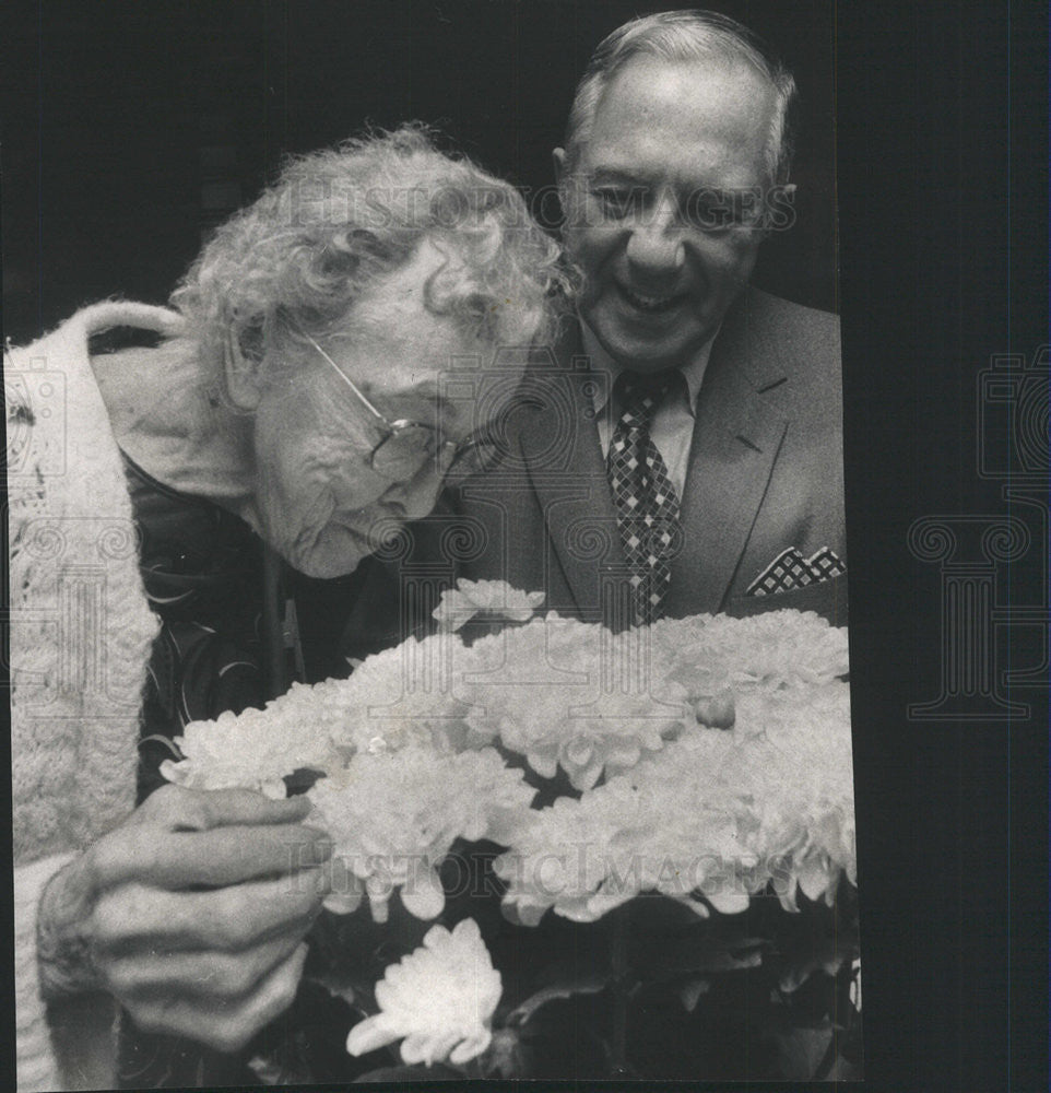 1973 Press Photo Alice McKinley celebrate 101st birthday with Sen Paul Randolph - Historic Images