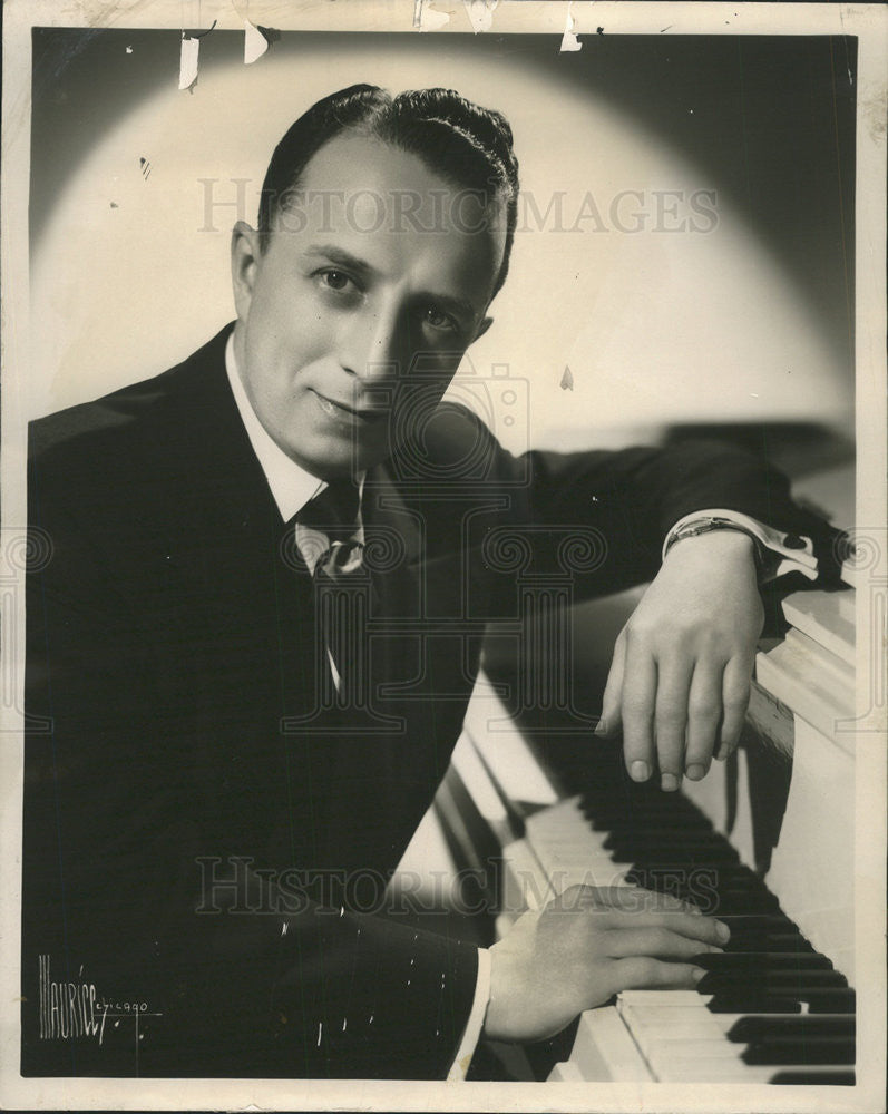 1953 Press Photo Richard Mack Pianist Maxine&#39;s Restaurant - Historic Images