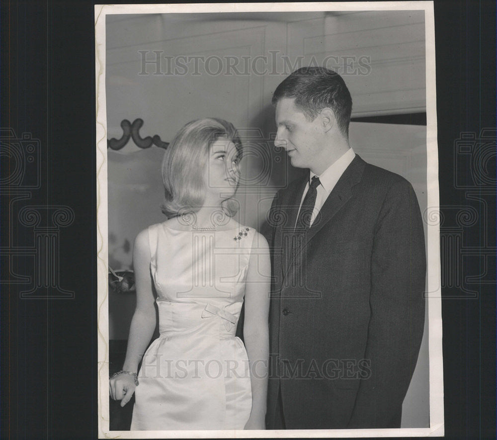 1963 Press Photo Alan Bruce Magary and Susan Bane announce engagement - Historic Images