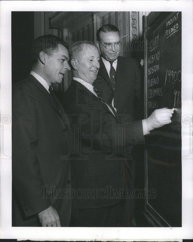 1960 Press Photo W. Paul McBride Chicago Illinois Business Executive - Historic Images