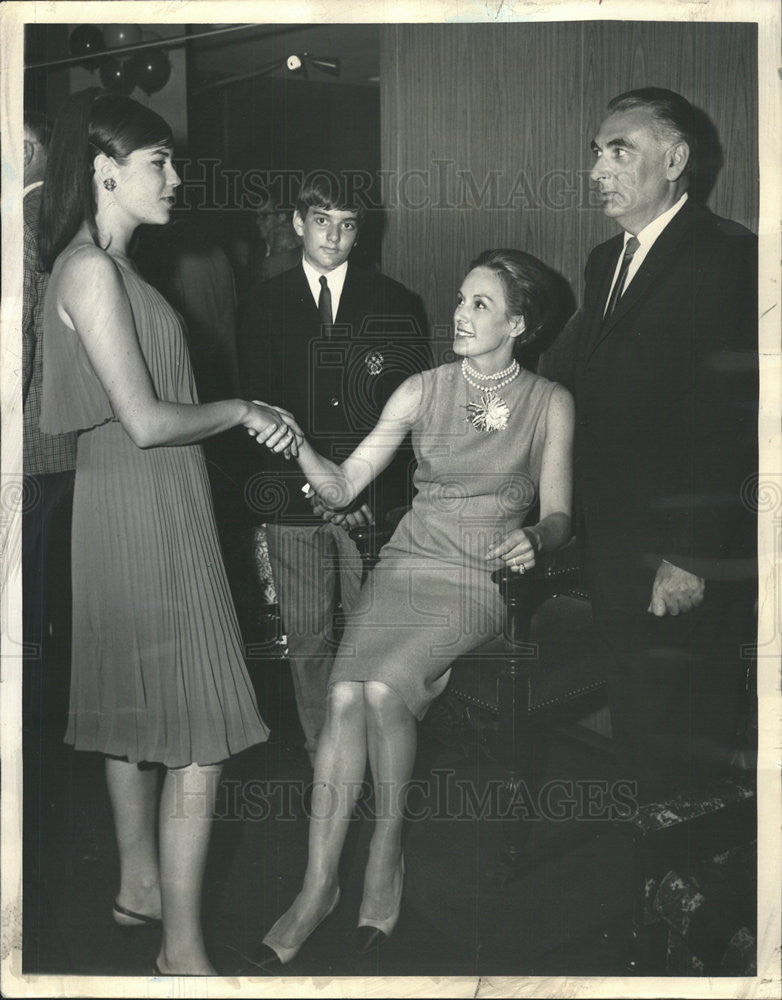 1965 Press Photo Leroy Pageant Of Chicago Mandereau And Jean Mandereau At Consul - Historic Images