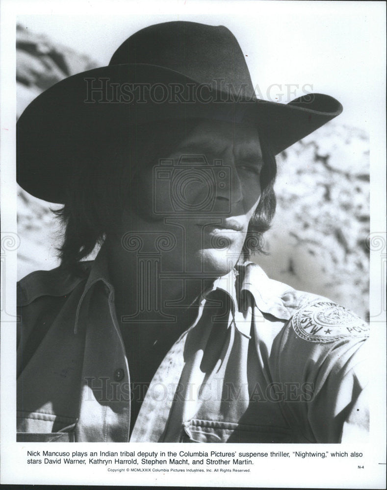 1979 Press Photo Nick Mancuso Canada Actor Play Indian Tribal Deputy &quot;Nightwing&quot; - Historic Images