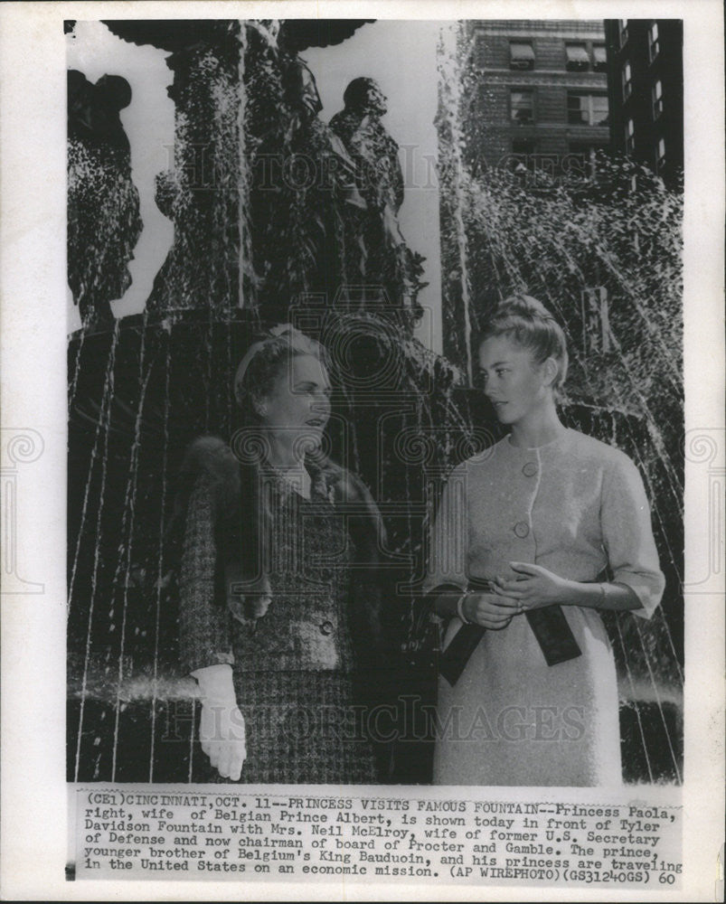 1960 Press Photo Belgian Princess Paola Visits Tyler Davidson Fountain - Historic Images