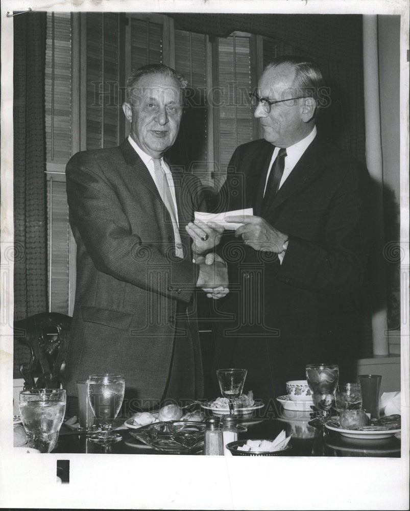 1960 Press Photo William Marquardt, retiring as Superintendent of the Daily News - Historic Images