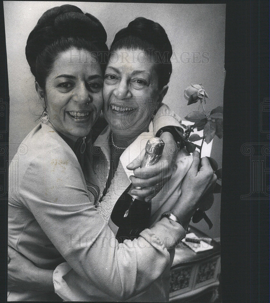 1974 Press Photo MARIE MARTIN SISTER FRANCES MORRONI - Historic Images