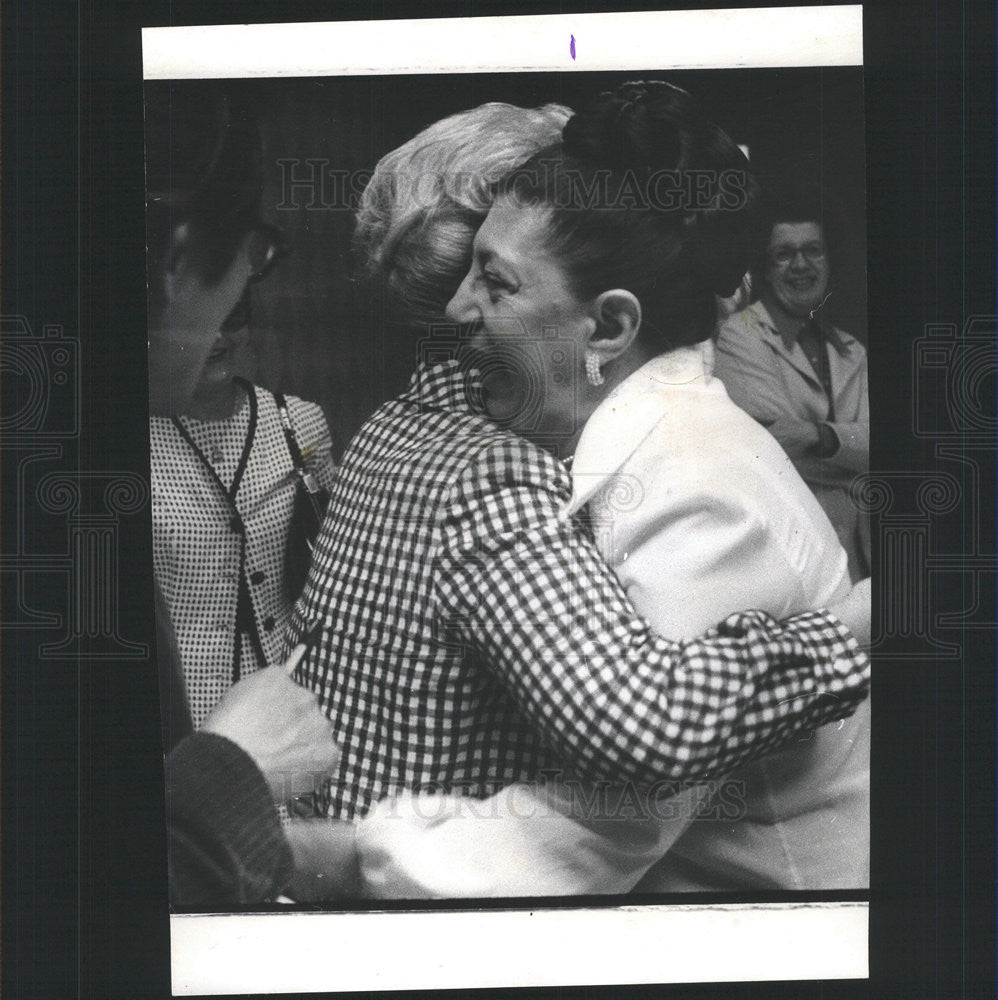 1974 Press Photo Marie Martin &amp; Mrs Frances Moroni won Ill. lottery - Historic Images