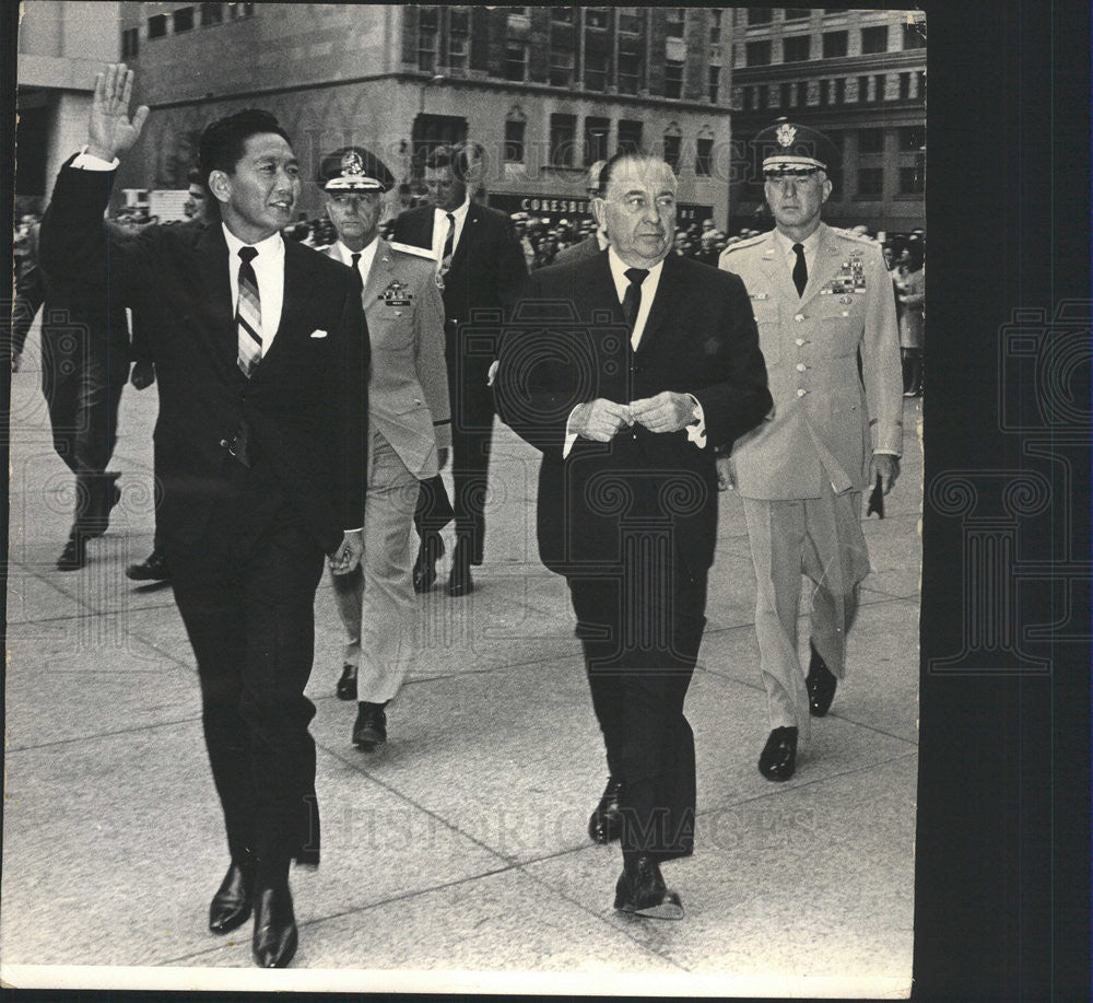 1966 Press Photo Philippine President Ferdinand E Marcos At The Civic Center Pla - Historic Images