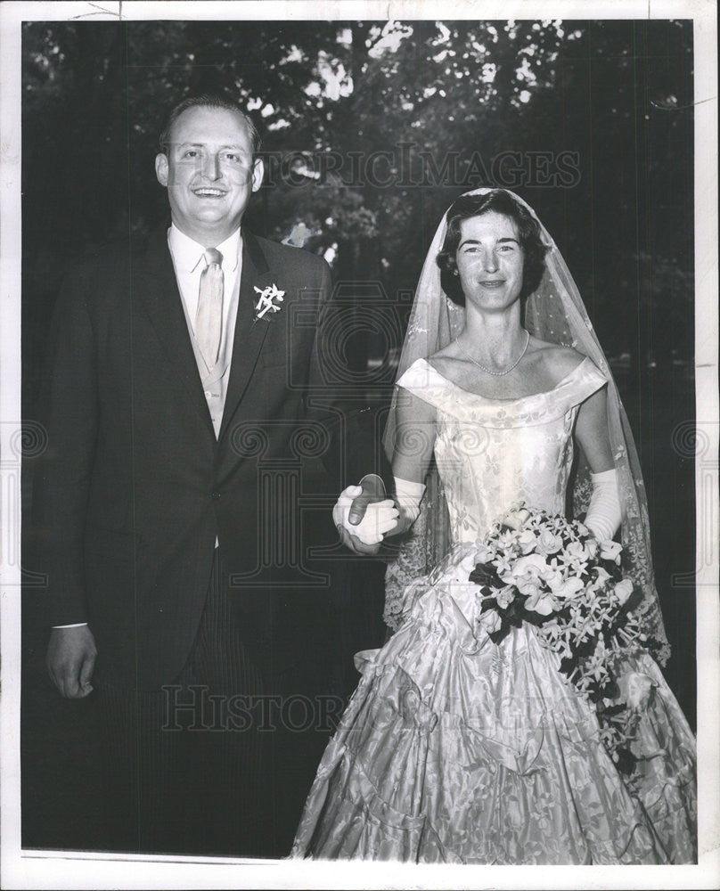 1961 Press Photo Mr and Mrs Manly WhitmanMunford married today - Historic Images