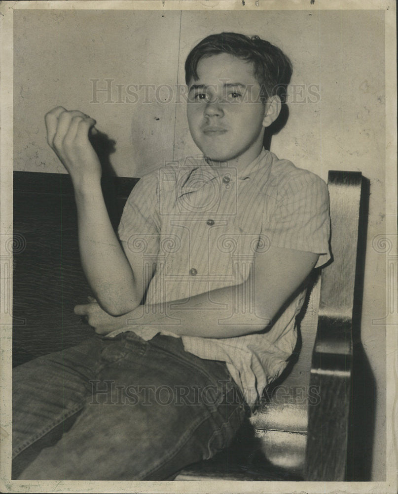 1949 Press Photo Mundey Being Questioned In Death Of Thomas Lauz At Office - Historic Images