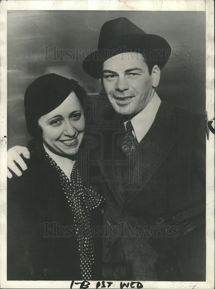 1934 Press Photo Paul Muni and wife,actors - Historic Images