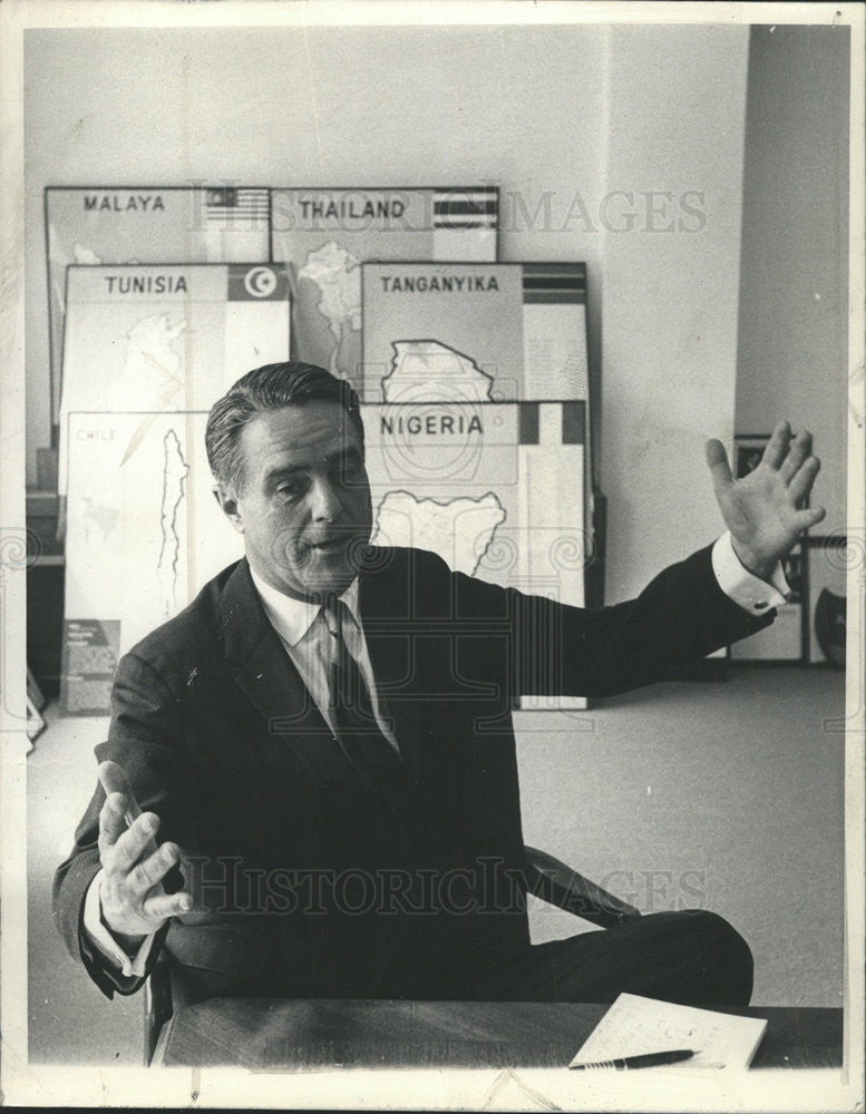 1965 Press Photo Robert Sargent Shriver of the Peace Corps - Historic Images