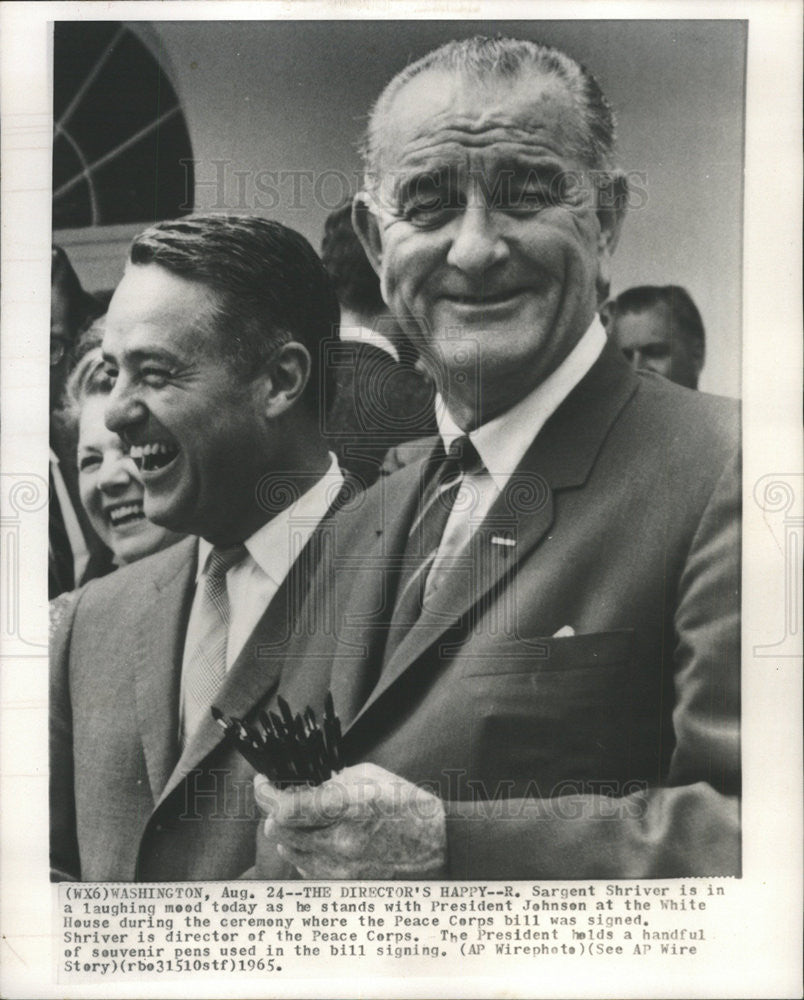 1965 Press Photo President Lyndon Johnson and Sgt. Shriver laughing together - Historic Images