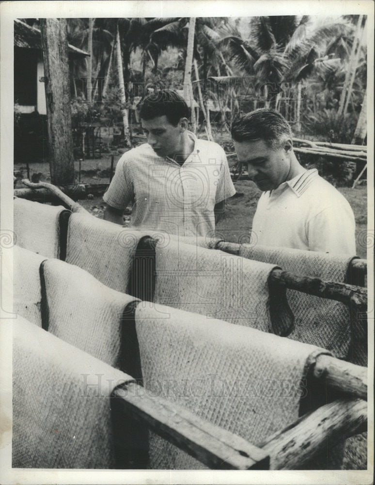 1963 Press Photo Peace Corps dir R. Sargent Shriver and Randall Sherman - Historic Images