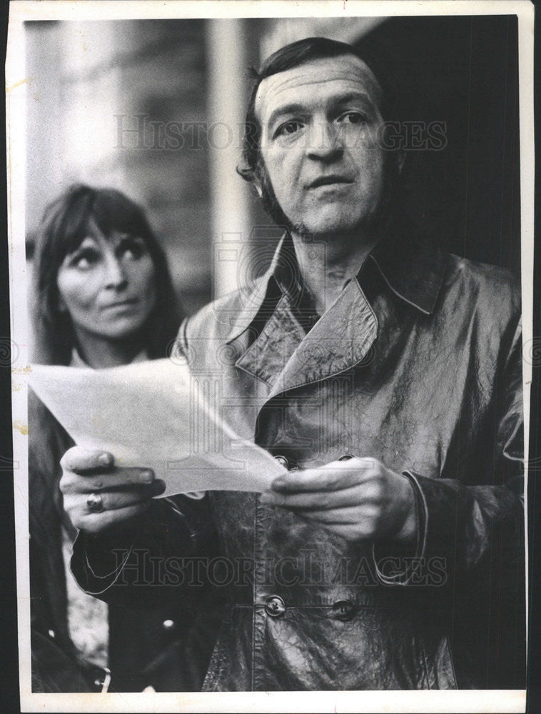 1969 Press Photo Robert Sickinger Fired Director Hull House Wife Selma - Historic Images