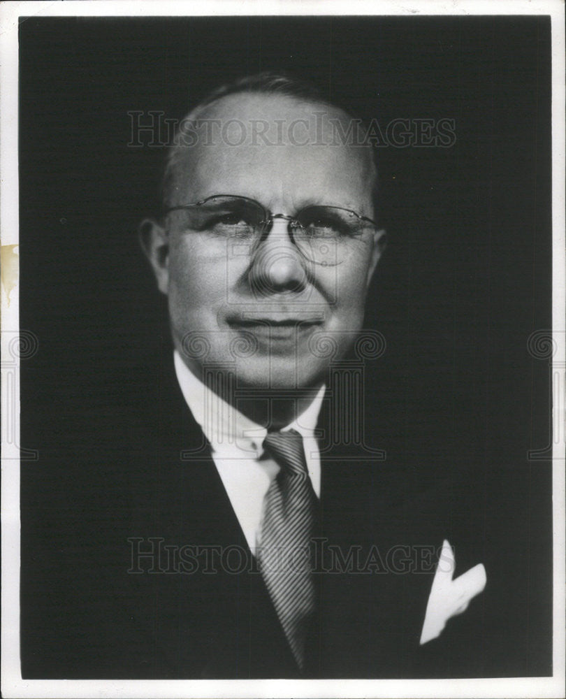 1961 Press Photo Donald MacArthur Treasurer Sears Roebuck Co Chicago Illinois - Historic Images