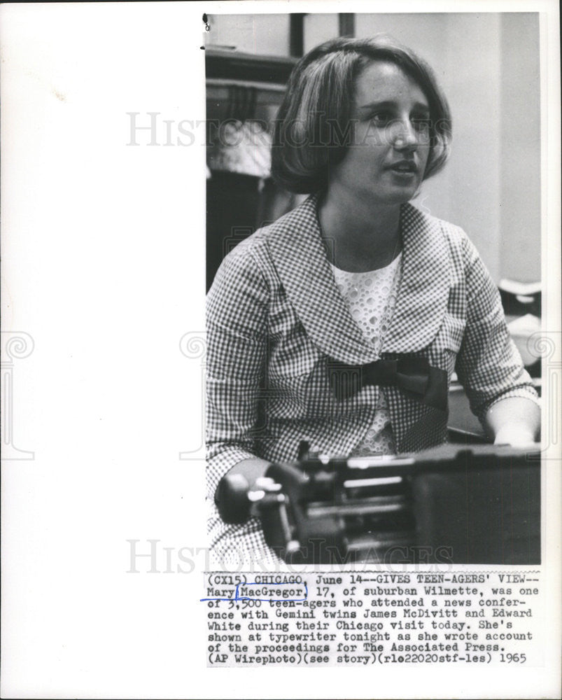 1965 Press Photo Mary MacGregor in News Conference of Gemini Twins - Historic Images