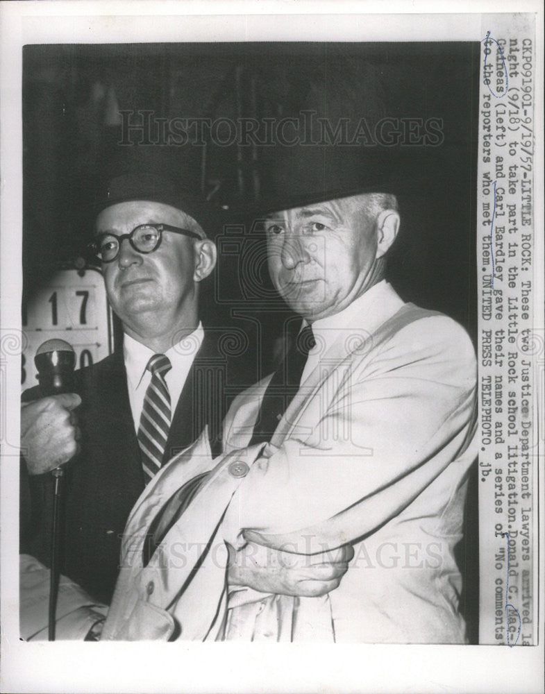 1957 Press Photo MacGuiness Eardley Lawyer Arrive Take Part In School Litigation - Historic Images