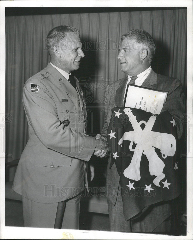 1975 Press Photo Brig Gen Hiram Ives and H.E. MacDonald - Historic Images