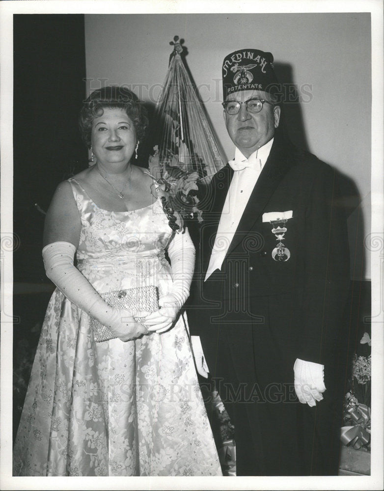 1961 Press Photo Harold MacDonald &amp; his Wife at the Medinah Temple - Historic Images
