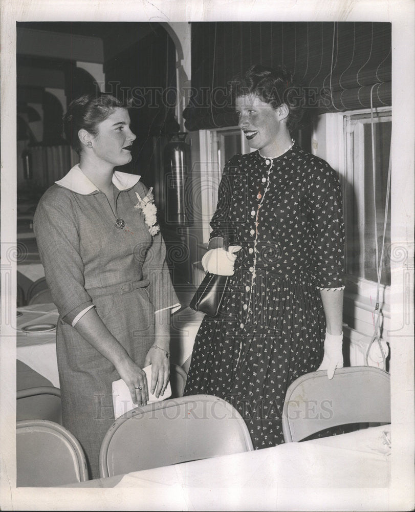 1957 Press Photo Nathalie Griswold  and Gay Stirling - Historic Images