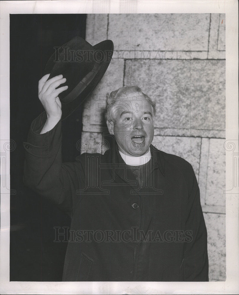 1964 Press Photo The Reverend Sydney Mac Ewan With His Hat Off - Historic Images
