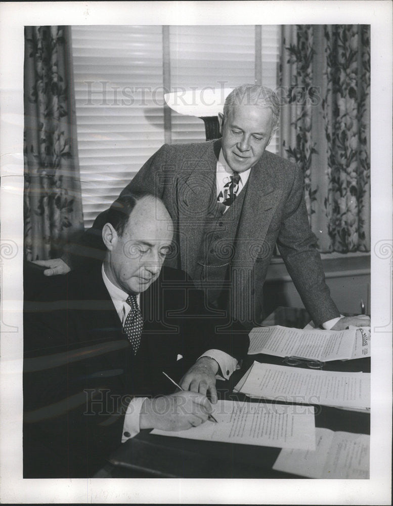 1950 Press Photo Governor Adlai Stevenson Temple McFayden Illinois Housing Day - Historic Images