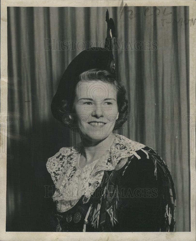 1944 Press Photo Mrs. Margaret Baikie MacDonald, Bagpipe Instructing Mother - Historic Images