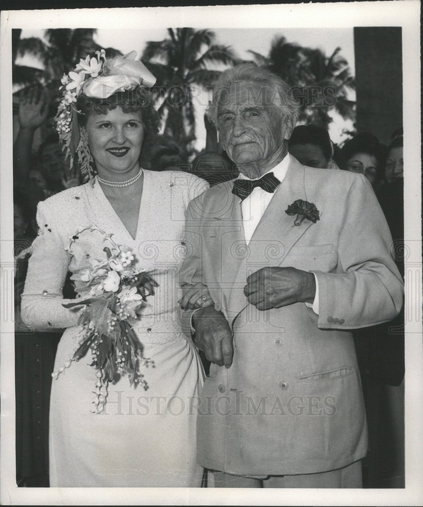 1948 Press Photo Bernarr MacFadden and Mrs Jonnie Lee - Historic Images