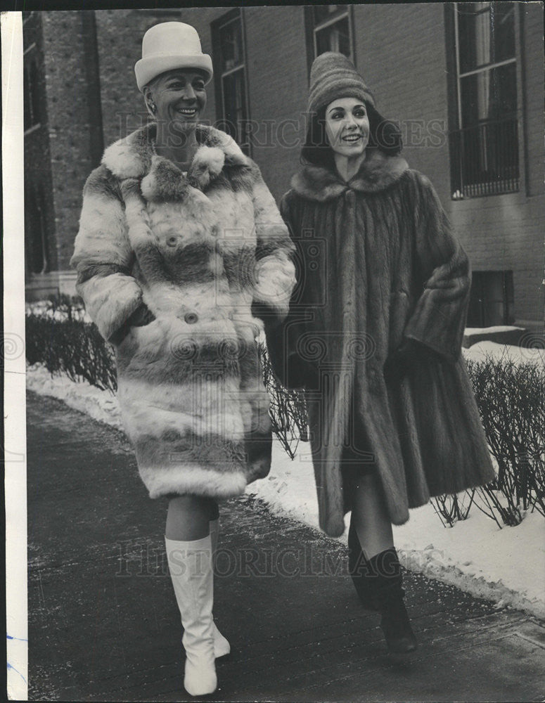 1966 Press Photo Mrs. Charles Murphy Jr. and Judy Massessa wearing fur coats - Historic Images