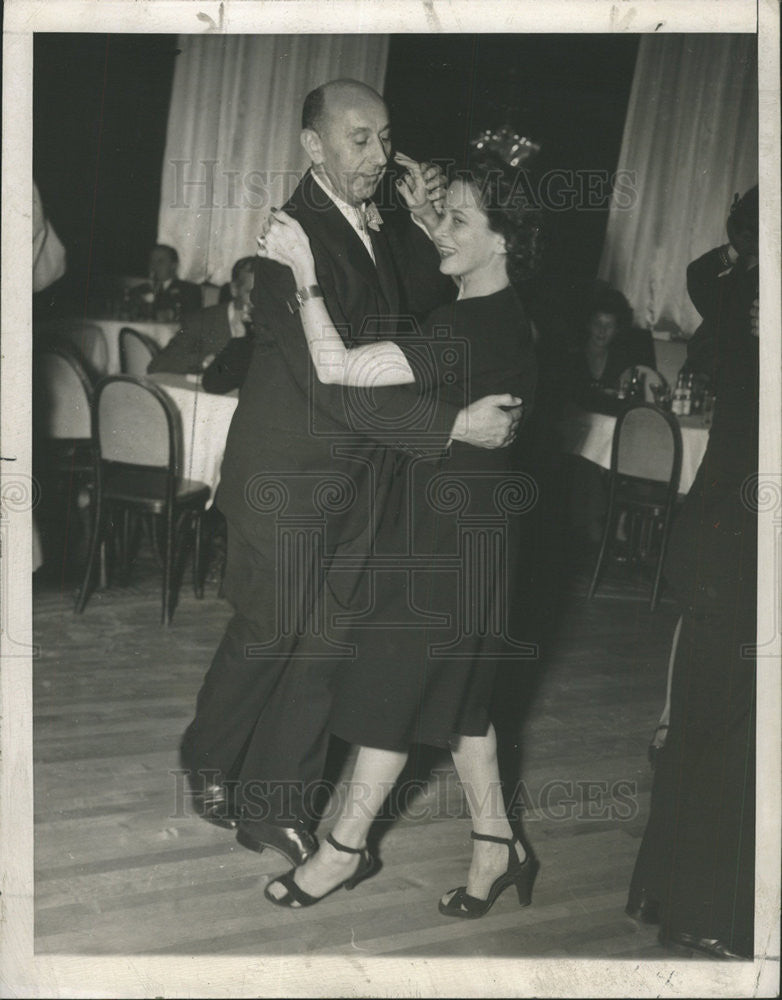 press photo Arthur Murray dancing at &quot;The Arthur Murray Show&quot; - Historic Images
