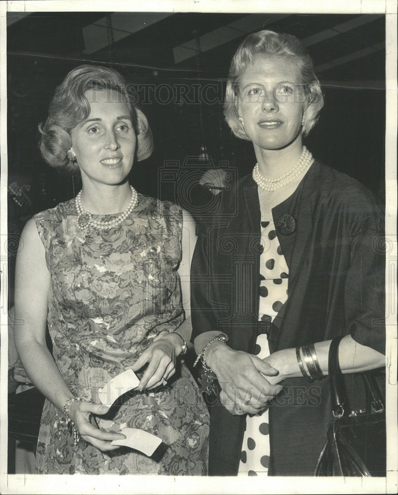 1965 Press Photo Mrs. John. C. Munson Mrs William douglas Infant welfare Preview - Historic Images