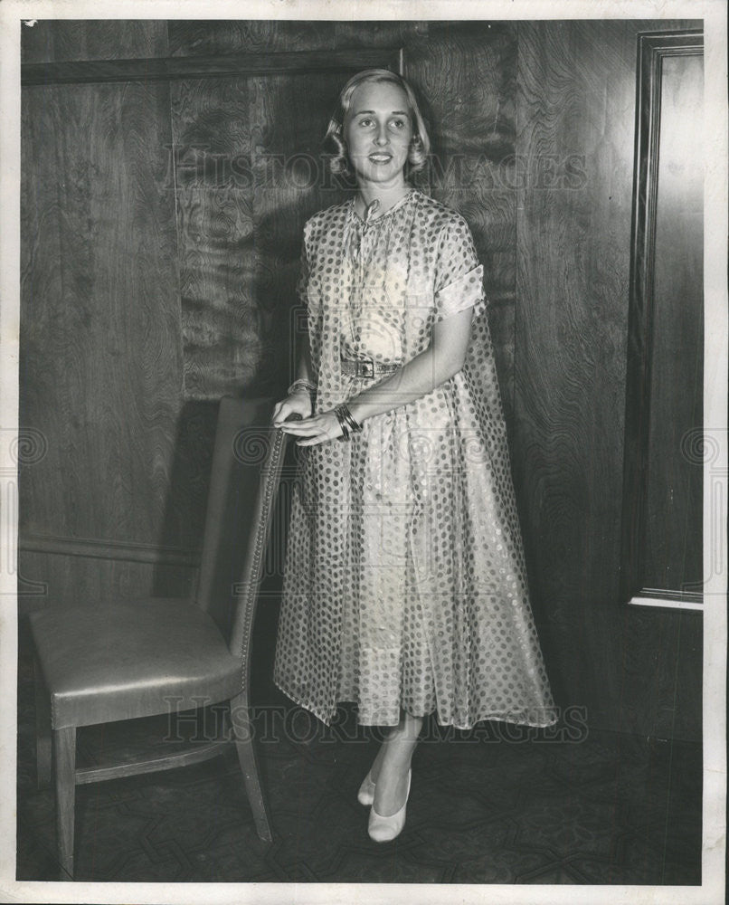 1951 Press Photo Virginia Aldrich one of Chicago&#39;s debutantes - Historic Images