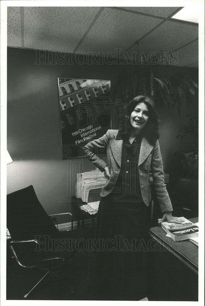 1977 Press Photo Lucy Salenger actress at her office - Historic Images