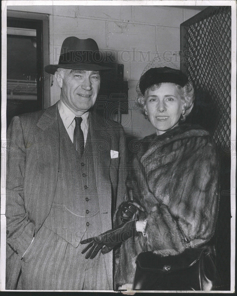 1957 Press Photo Clare Boothe Luce with husband at the airport - Historic Images